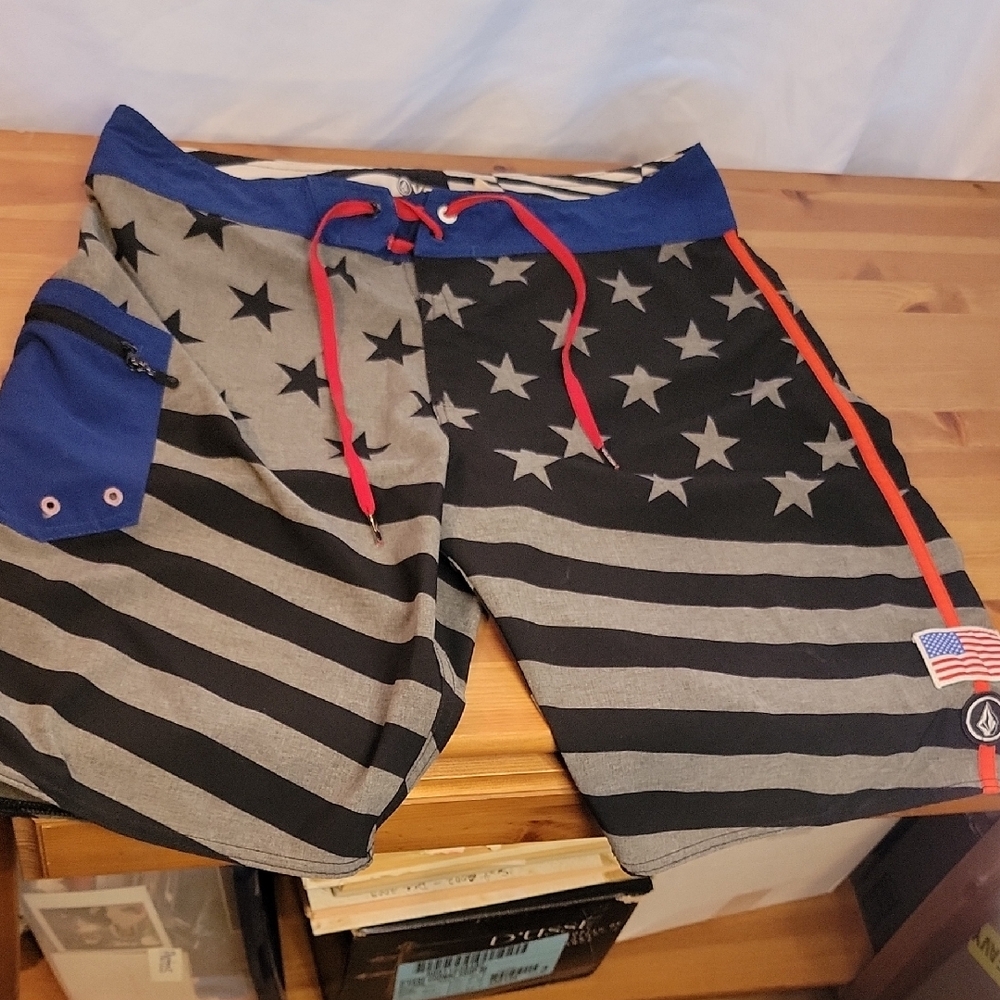 Volcom Black and White Checkered Flag Board Shorts 34